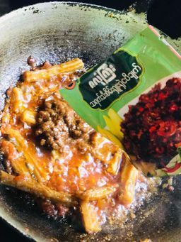 ဇလုံကြီး_သရက်သီးစိမ်းငပိချက် 