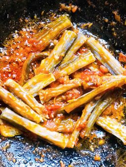 ဇလုံကြီး_သရက်သီးစိမ်းငပိချက် 