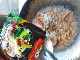 ဇလုံကြီး_ငါးရွှေငရုတ်သီးရခိုင်ချက် 