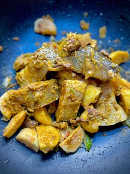 ဇလုံကြီး_ငါးရွှေငရုတ်သီးရခိုင်ချက် 