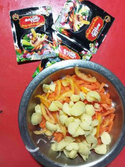 ဇလုံကြီး_ငါးရွှေငရုတ်သီးရခိုင်ချက် 