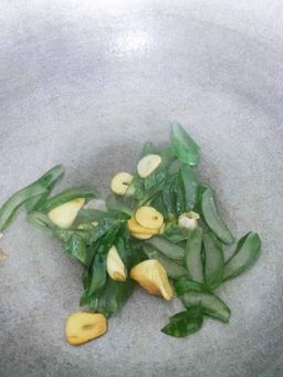 ဇလုံကြီး_ငါးရွှေငရုတ်သီးရခိုင်ချက် 