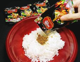 ဇလုံကြီး_ငါးရွှေငရုတ်သီးရခိုင်ချက် 