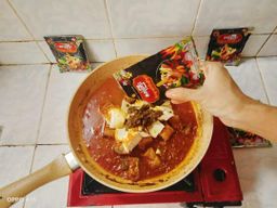 ဇလုံကြီး_ငါးရွှေငရုတ်သီးရခိုင်ချက် 