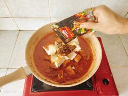 ဇလုံကြီး_ငါးရွှေငရုတ်သီးရခိုင်ချက် 