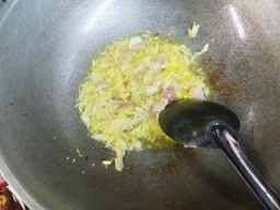 ဇလုံကြီး_ငါးရွှေငရုတ်သီးရခိုင်ချက် 