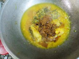 ဇလုံကြီး_ငါးရွှေငရုတ်သီးရခိုင်ချက် 