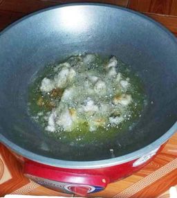 ဇလုံကြီး_ပုစွန်ခရမ်းချဥ်သီးငပိချက် 