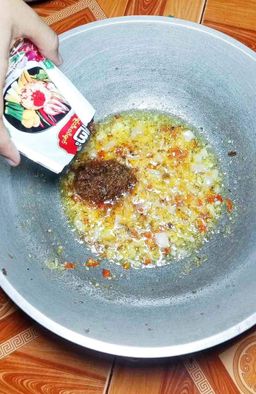 ဇလုံကြီး_ပုစွန်ခရမ်းချဥ်သီးငပိချက် 