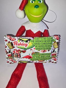 Grinch + Grinch themed Kit Kat (4 fingers) Combo