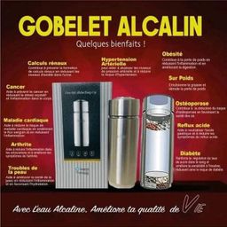 Le gobelet alcalin Longrich est assez spécial. Il transforme toute eau, acide ou neutre en une eau alcaline ionisée de pH 7,45 à 8 saine et potable.  Assure un approvisionnement en eau purifiée et un pH équilibré tout le temps grâce à l’élimination de l’excès Il élimine le chlore et les métaux nocifs Une enquête menée par l’OMS a révélé que près de 80% des maladies humaines sont dues à l’eau potable impure.  Boire de l’eau alcaline ionisée contribue au maintien de l’équilibre acide/basique dans notre corps. Le niveau d’alcalinité est en effet très important, car les recherches ont déjà prouvé que les bactéries et maladies ne peuvent pas survivre dans un état alcalin, mais qu’elles ont tendance à prospérer dans un environnement acide.