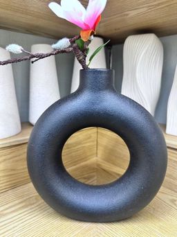 Vase Doughnut available 