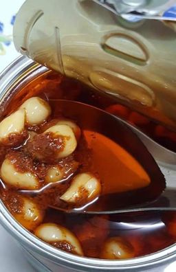 ဒေါ်ဒေါ်အိလက်ရာ_ကြက်သွန်ဖြူဥတလုံးသနပ် 