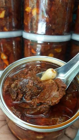 ဒေါ်ဒေါ်အိလက်ရာ_ကြက်သွန်ဖြူဥတလုံးသနပ် 