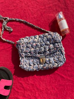 Bandoulière crochet.