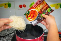 Shin Shin_Instant Rice Vermicelli (Tom Yum Creamy Shrimp)