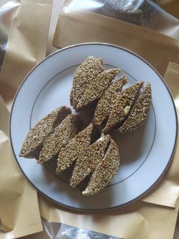 ကလေးသူပုန်းရည်ကြီး_Sweets & Snacks