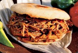 Arepa Mixta (Carne y pollo)
