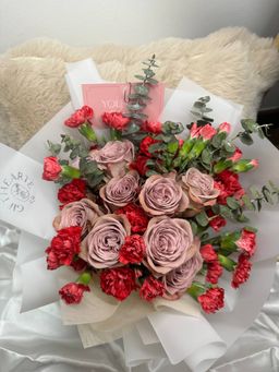 Cappuccino Roses & Carnation Spray Bouquet