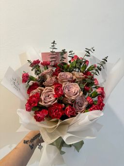 Cappuccino Roses & Carnation Spray Bouquet