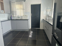 Kenneth 3 Bedroom Avondale Travelnest