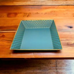 Medium Square Tray - 22x22x6