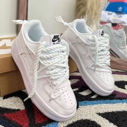 Tênis Nike Air Force 1 de Dois Atacadores – Estilo e Exclusividade em Cada Passo
