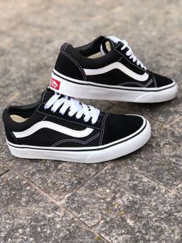 Vance old school preta e branca 