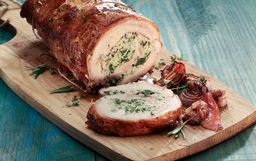 LOMO DE CERDO RELLENO +  ARROZ Y ENSALADA TROPICAL