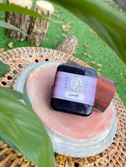 မြကြည်သာ_နံ့သာနီနီဆပ်ပြာ