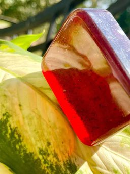 မြကြည်သာ_နံ့သာနီနီဆပ်ပြာ