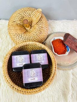 မြကြည်သာ_နံ့သာနီနီဆပ်ပြာ