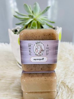 မြကြည်သာ_မေ့ကရမက်ဆပ်ပြာ