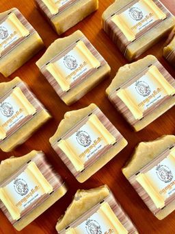 မြကြည်သာ_ရွှေရွှေမျက်နှာသစ်ဆပ်ပြာ