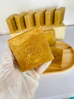 မြကြည်သာ_ရွှေရွှေမျက်နှာသစ်ဆပ်ပြာ