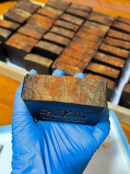 မြကြည်သာ_နံ့သာရဲရဲနီ မျက်နှာသစ်ဆပ်ပြာ