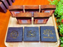 မြကြည်သာ_နံ့သာရဲရဲနီ မျက်နှာသစ်ဆပ်ပြာ