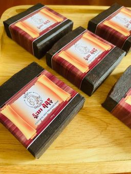 မြကြည်သာ_နံ့သာရဲရဲနီ မျက်နှာသစ်ဆပ်ပြာ