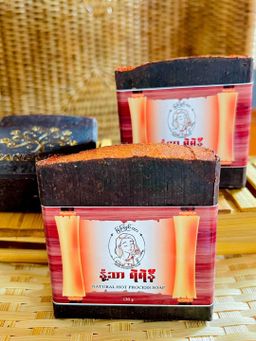 မြကြည်သာ_နံ့သာရဲရဲနီ မျက်နှာသစ်ဆပ်ပြာ