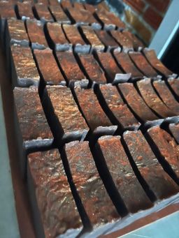 မြကြည်သာ_နံ့သာရဲရဲနီ မျက်နှာသစ်ဆပ်ပြာ