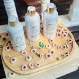 မြကြည်သာ_နံ့သာငါးပါး ခေါင်းလျှော်ရည်