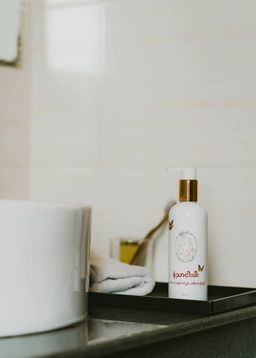 မြကြည်သာ_နံ့သာငါးပါး ခေါင်းလျှော်ရည်