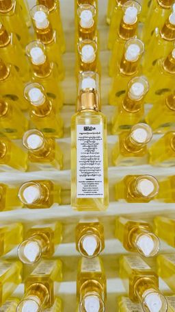 မြကြည်သာ_Sandalwood Body Oil