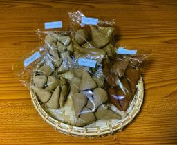 မြကြည်သာ_နံ့သာစေတီခဲ Collection 