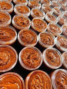 မြကြည်သာ_နံ့သာနီနီ Scrub