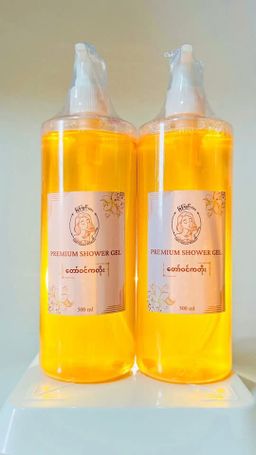 မြကြည်သာ_Sandalwood Shower Gel Collection 
