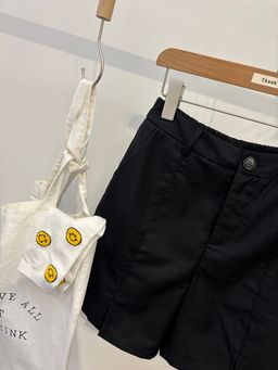 简约时尚 短裤【半松紧腰围设计】