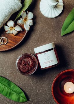 မြကြည်သာ_နံ့သာနီနီ Scrub