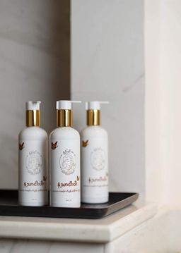 မြကြည်သာ_နံ့သာငါးပါး ခေါင်းလျှော်ရည်