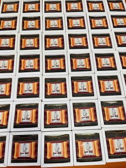 မြကြည်သာ_နံ့သာရဲရဲနီ မျက်နှာသစ်ဆပ်ပြာ